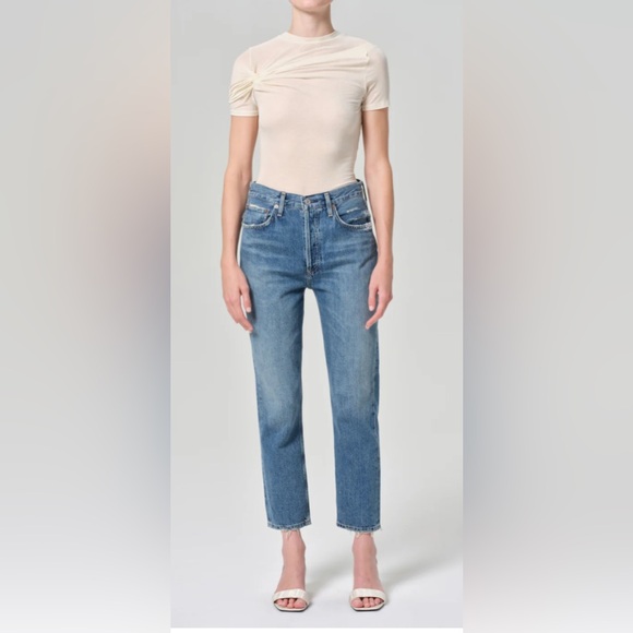 Agolde Riley High Rise Straight Cropped Jeans Size 30/10 with some stretch.